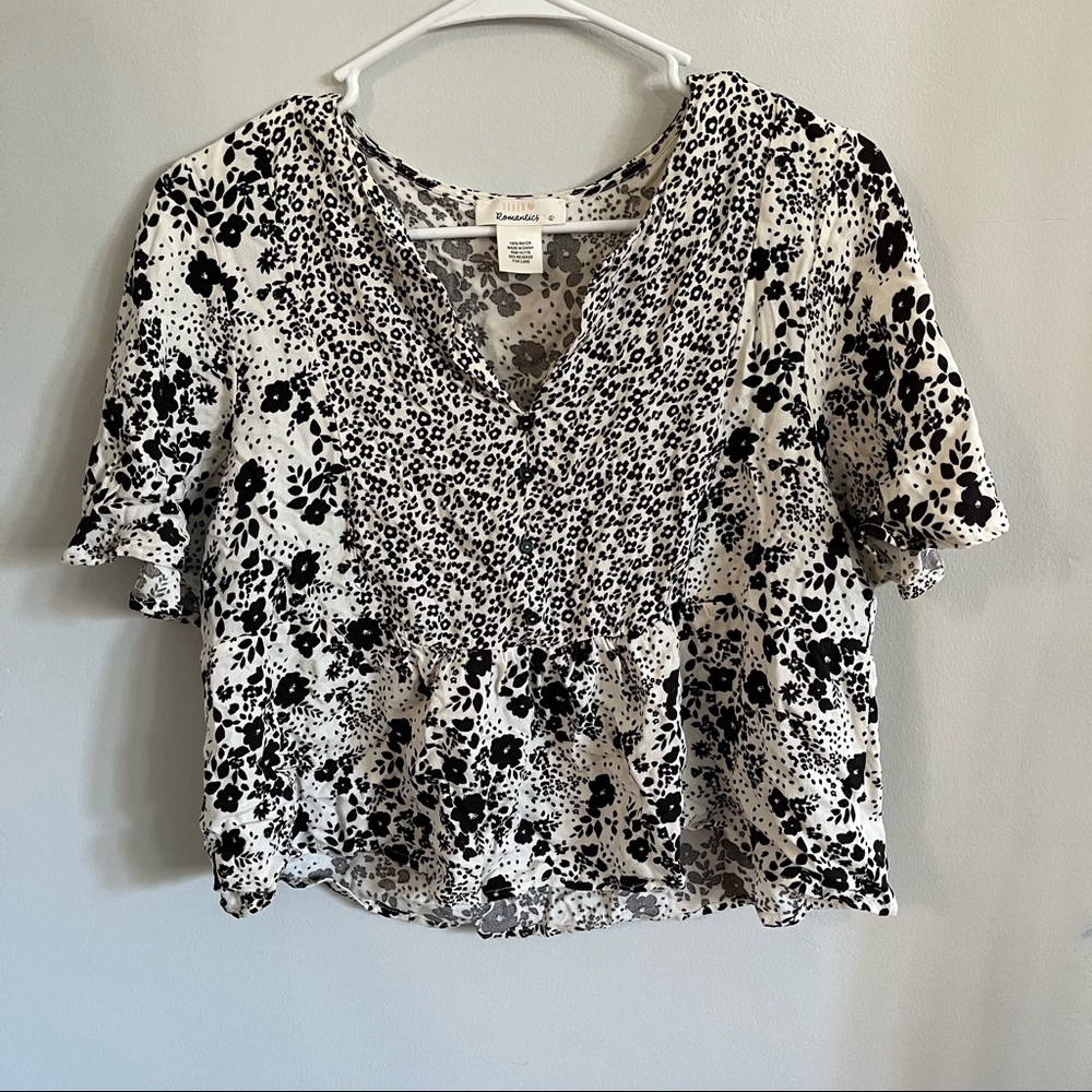Cropped Blouse- black and white floral